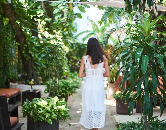 Hotel Secret Garden